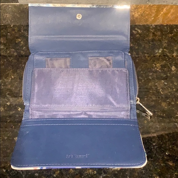 Wallet - Picture 3 of 5